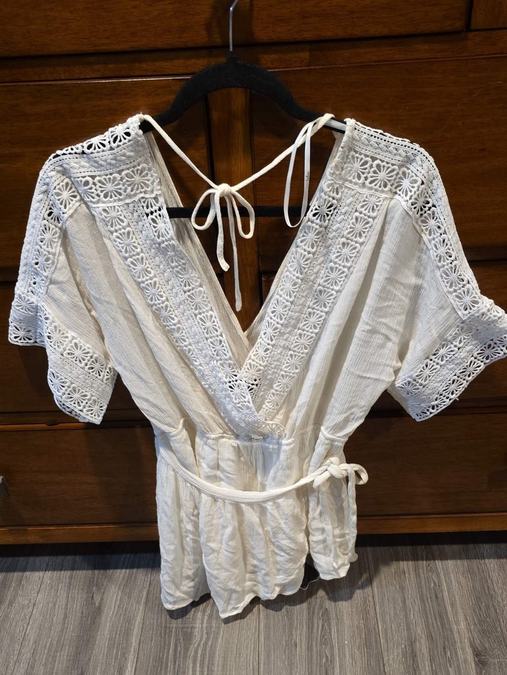 Lulus White Lace-Trim V-Neck Peasant Rumper - Women. Size L.